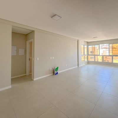 Apartamentos com 81m², 2 quartos, 2 suítes, 1 garagem, no bairro Trindade em Florianópolis