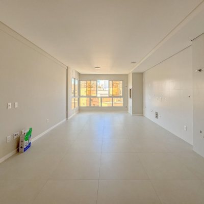 Apartamentos com 81m², 2 quartos, 2 suítes, 1 garagem, no bairro Trindade em Florianópolis
