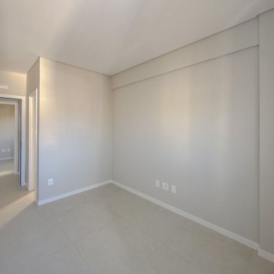 Apartamentos com 81m², 2 quartos, 2 suítes, 1 garagem, no bairro Trindade em Florianópolis