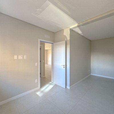 Apartamentos com 81m², 2 quartos, 2 suítes, 1 garagem, no bairro Trindade em Florianópolis