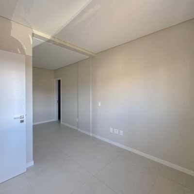 Apartamentos com 81m², 2 quartos, 2 suítes, 1 garagem, no bairro Trindade em Florianópolis
