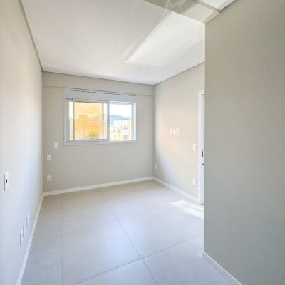 Apartamentos com 81m², 2 quartos, 2 suítes, 1 garagem, no bairro Trindade em Florianópolis
