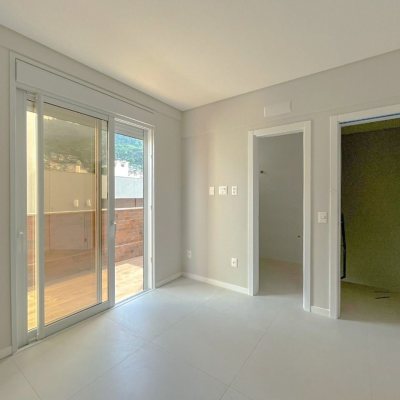 Cobertura com 100m², 2 quartos, 2 suítes, 2 garagens, no bairro Trindade em Florianópolis