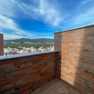 Cobertura com 100m², 2 quartos, 2 suítes, 2 garagens, no bairro Trindade em Florianópolis
