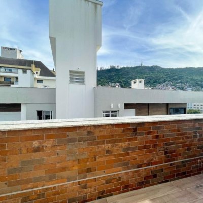 Cobertura com 100m², 2 quartos, 2 suítes, 2 garagens, no bairro Trindade em Florianópolis