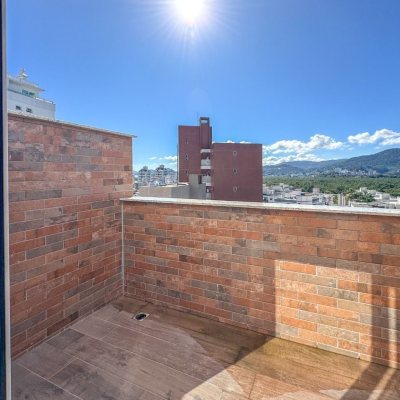 Cobertura com 102m², 2 quartos, 2 suítes, 2 garagens, no bairro Trindade em Florianópolis