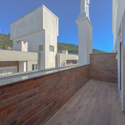 Cobertura com 102m², 2 quartos, 2 suítes, 2 garagens, no bairro Trindade em Florianópolis