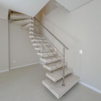 Cobertura com 107m², 3 quartos, 2 suítes, 2 garagens, no bairro Trindade em Florianópolis