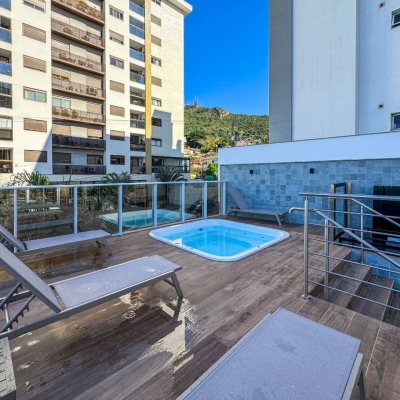 Cobertura com 107m², 3 quartos, 2 suítes, 2 garagens, no bairro Trindade em Florianópolis