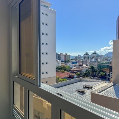 Cobertura com 107m², 3 quartos, 2 suítes, 2 garagens, no bairro Trindade em Florianópolis