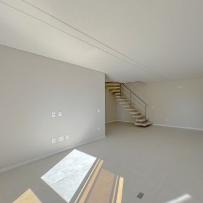 Cobertura com 107m², 3 quartos, 2 suítes, 2 garagens, no bairro Trindade em Florianópolis