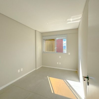 Cobertura com 107m², 3 quartos, 2 suítes, 2 garagens, no bairro Trindade em Florianópolis