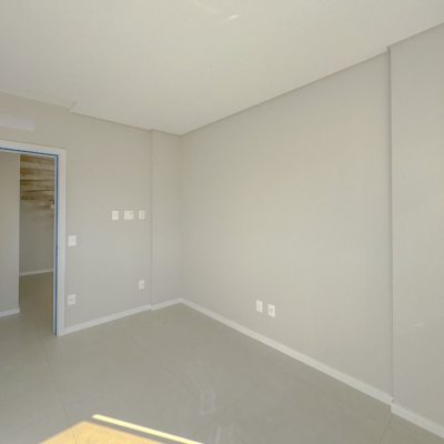 Cobertura com 107m², 3 quartos, 2 suítes, 2 garagens, no bairro Trindade em Florianópolis