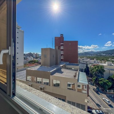 Cobertura com 107m², 3 quartos, 2 suítes, 2 garagens, no bairro Trindade em Florianópolis