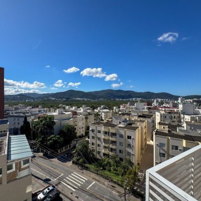 Cobertura com 107m², 3 quartos, 2 suítes, 2 garagens, no bairro Trindade em Florianópolis