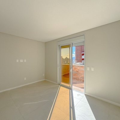 Cobertura com 107m², 3 quartos, 2 suítes, 2 garagens, no bairro Trindade em Florianópolis