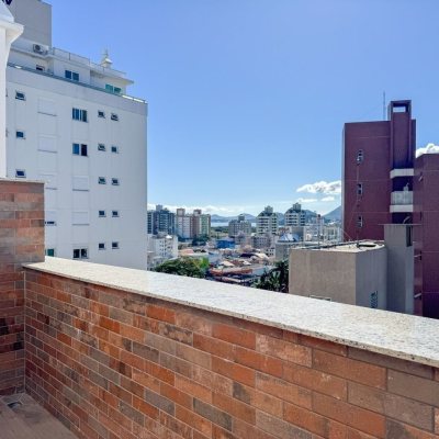Cobertura com 107m², 3 quartos, 2 suítes, 2 garagens, no bairro Trindade em Florianópolis