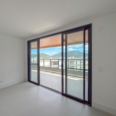 Apartamentos com 166m², 3 quartos, 3 suítes, 3 garagens, no bairro João Paulo em Florianópolis