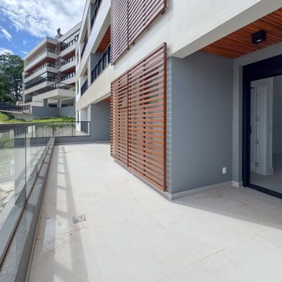 Apartamentos com 163m², 3 quartos, 3 suítes, 2 garagens, no bairro João Paulo em Florianópolis