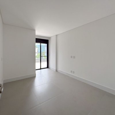 Apartamentos com 163m², 3 quartos, 3 suítes, 2 garagens, no bairro João Paulo em Florianópolis