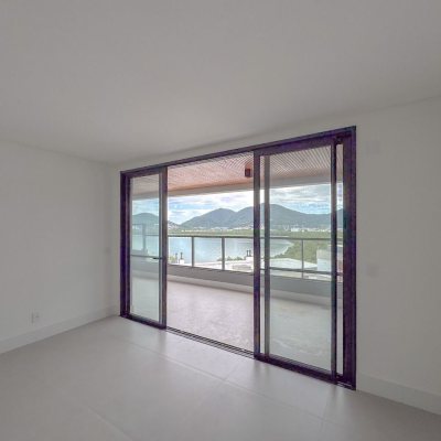 Apartamentos com 162m², 3 quartos, 3 suítes, 3 garagens, no bairro João Paulo em Florianópolis
