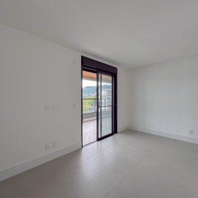 Apartamentos com 162m², 3 quartos, 3 suítes, 3 garagens, no bairro João Paulo em Florianópolis