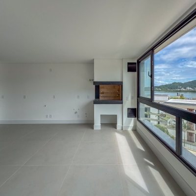 Apartamentos com 130m², 3 quartos, 3 suítes, 2 garagens, no bairro João Paulo em Florianópolis