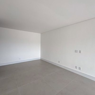 Apartamentos com 130m², 3 quartos, 3 suítes, 2 garagens, no bairro João Paulo em Florianópolis