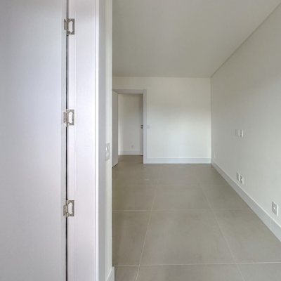 Apartamentos com 130m², 3 quartos, 3 suítes, 2 garagens, no bairro João Paulo em Florianópolis