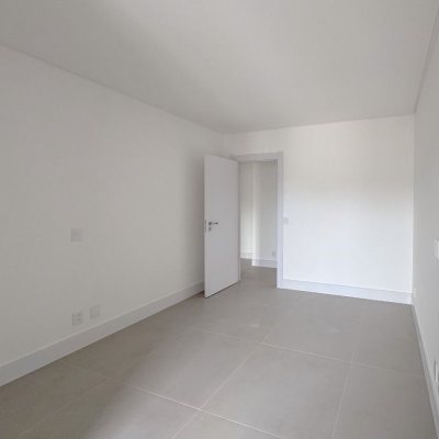 Apartamentos com 130m², 3 quartos, 3 suítes, 2 garagens, no bairro João Paulo em Florianópolis