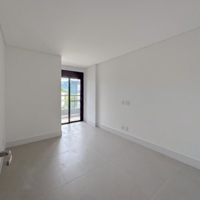Apartamentos com 130m², 3 quartos, 3 suítes, 2 garagens, no bairro João Paulo em Florianópolis