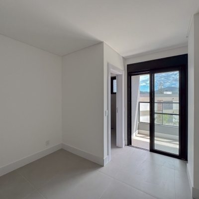 Apartamentos com 130m², 3 quartos, 3 suítes, 2 garagens, no bairro João Paulo em Florianópolis