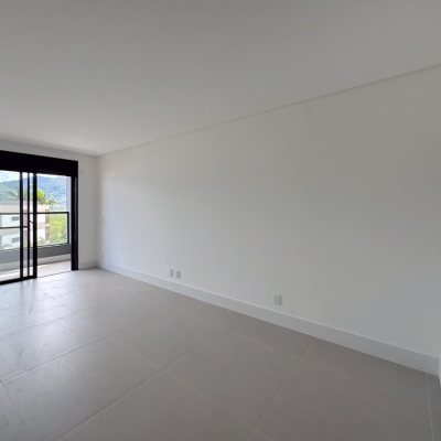 Apartamentos com 130m², 3 quartos, 3 suítes, 2 garagens, no bairro João Paulo em Florianópolis