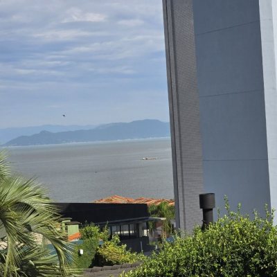 Casa Residencial com 215m², 3 quartos, 1 suíte, 2 garagens, no bairro João Paulo em Florianópolis