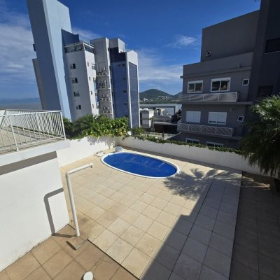 Casa Residencial com 215m², 3 quartos, 1 suíte, 2 garagens, no bairro João Paulo em Florianópolis