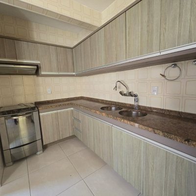 Casa Residencial com 215m², 3 quartos, 1 suíte, 2 garagens, no bairro João Paulo em Florianópolis