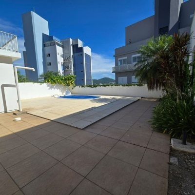 Casa Residencial com 215m², 3 quartos, 1 suíte, 2 garagens, no bairro João Paulo em Florianópolis