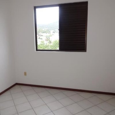 Apartamentos com 77m², 2 quartos, 1 suíte, 1 garagem, no bairro Pantanal em Florianópolis