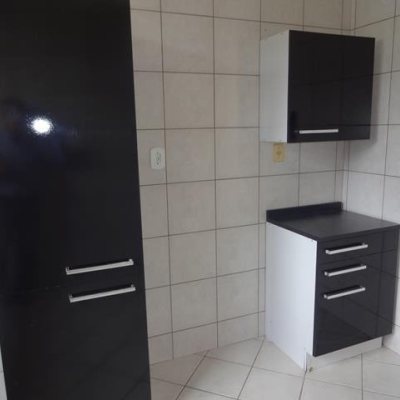 Apartamentos com 77m², 2 quartos, 1 suíte, 1 garagem, no bairro Pantanal em Florianópolis