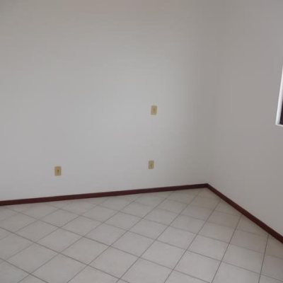Apartamentos com 77m², 2 quartos, 1 suíte, 1 garagem, no bairro Pantanal em Florianópolis