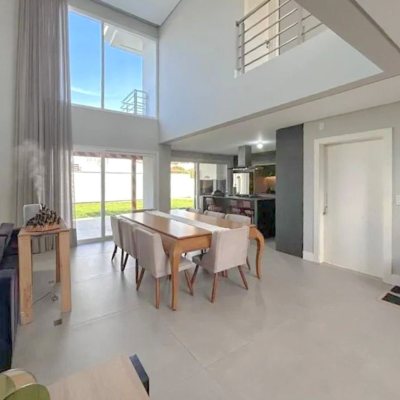 Casa em Condomínio com 378m², 4 quartos, 3 suítes, 4 garagens, no bairro Campeche em Florianópolis