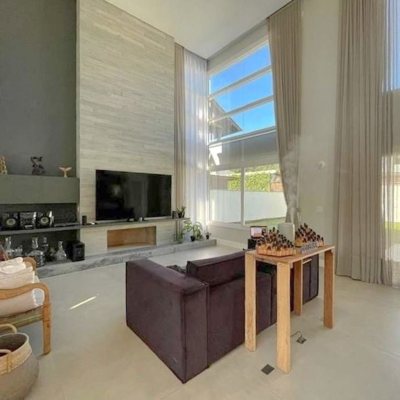 Casa em Condomínio com 378m², 4 quartos, 3 suítes, 4 garagens, no bairro Campeche em Florianópolis