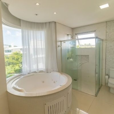 Casa Residencial com 470m², 4 quartos, 4 suítes, 4 garagens, no bairro Jurerê Internacional em Florianópolis