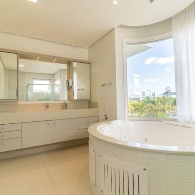 Casa Residencial com 470m², 4 quartos, 4 suítes, 4 garagens, no bairro Jurerê Internacional em Florianópolis