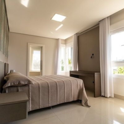 Casa Residencial com 470m², 4 quartos, 4 suítes, 4 garagens, no bairro Jurerê Internacional em Florianópolis