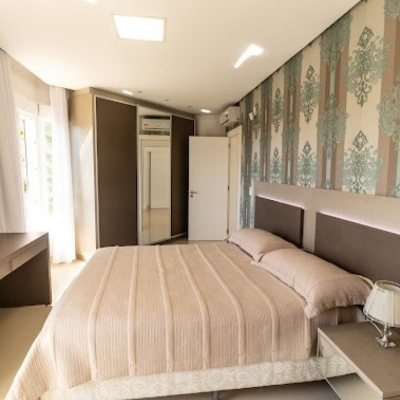 Casa Residencial com 470m², 4 quartos, 4 suítes, 4 garagens, no bairro Jurerê Internacional em Florianópolis