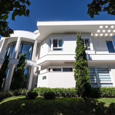 Casa Residencial com 470m², 4 quartos, 4 suítes, 4 garagens, no bairro Jurerê Internacional em Florianópolis