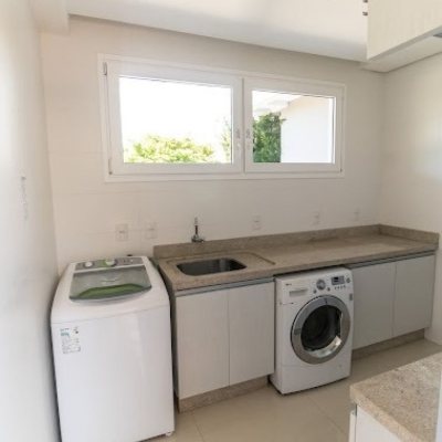 Casa Residencial com 470m², 4 quartos, 4 suítes, 4 garagens, no bairro Jurerê Internacional em Florianópolis