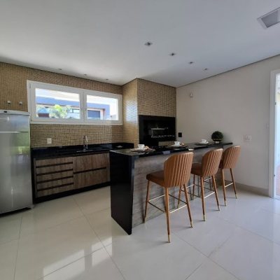 Casa Residencial com 470m², 4 quartos, 4 suítes, 4 garagens, no bairro Jurerê Internacional em Florianópolis