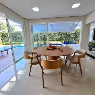 Casa Residencial com 470m², 4 quartos, 4 suítes, 4 garagens, no bairro Jurerê Internacional em Florianópolis